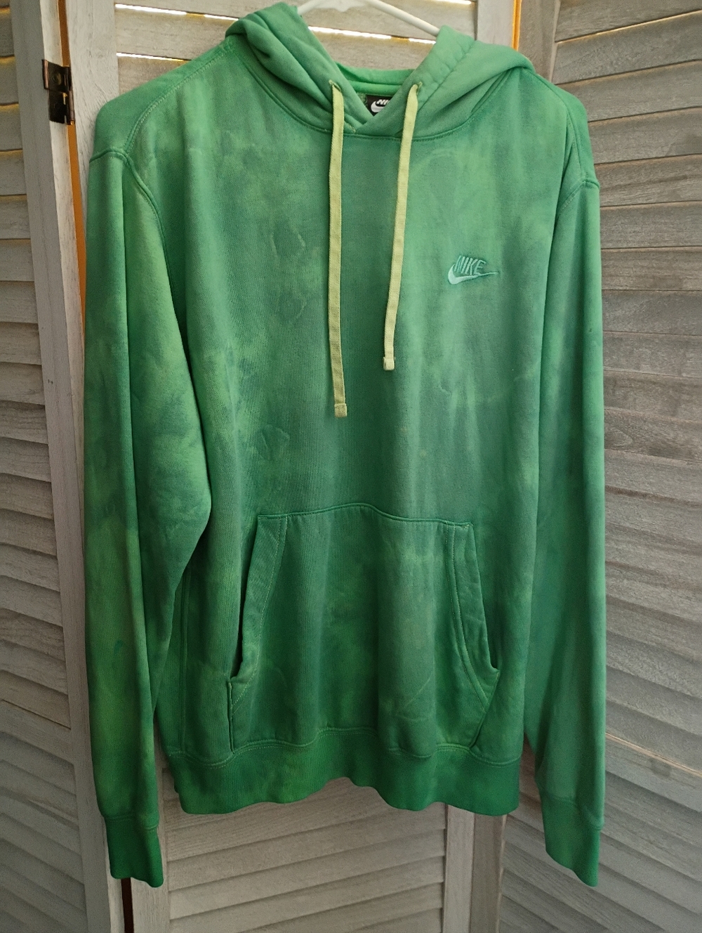 Men's Size Small Nike Tie Dye Green Hooded Pullover Sweatshirt NWOT - 1 Flaw